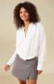 Yaya-01-701104-307-asymmetrische-blouse-met-v-hals-lange-mouwen-en-knopen-pure-white_768x-416x647.jpg