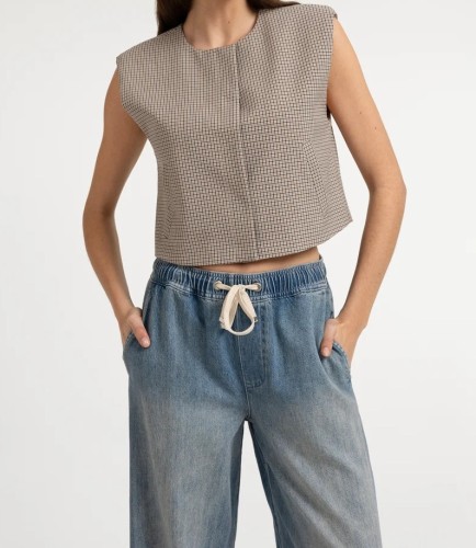 checked-gilet-with-shoulder-pads_ba398cc2-91b6-44e1-b35e-f504faec90b2.jpg