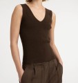 ribbed-top-with-v-neck-and-shoulder-details-2_938db519-113e-4b89-b76b-d4ae32855a0a.jpg