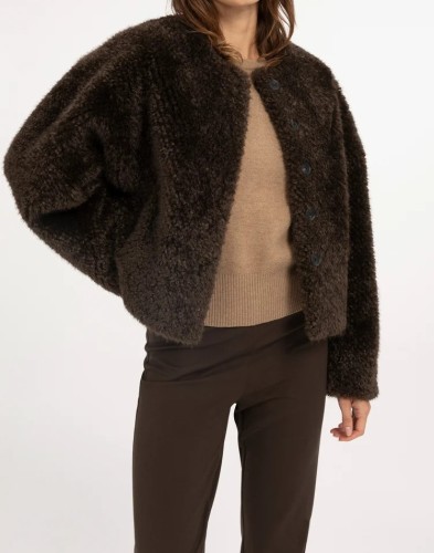 oversized-short-faux-fur-jacket-with-buttons-delicioso-brown_c28208ab-9d6f-45a1-ba1f-46a6720f7b28.jpg