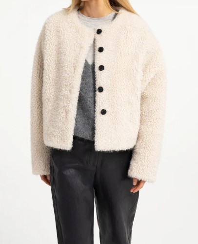 oversized-short-faux-fur-jacket_1b4709e1-be40-4ebb-bf5d-5d2739629b1d.jpg